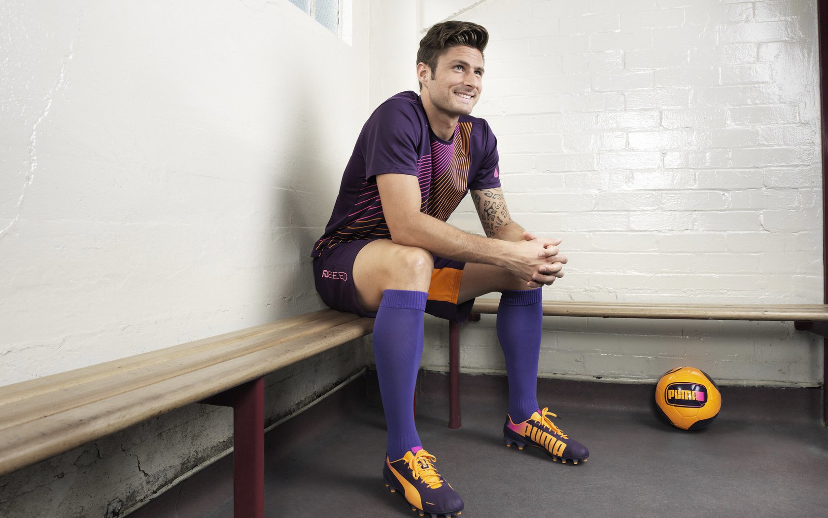 阿拉巴的冠军级表演,当希腊防线在梅阿查化为神话石墙